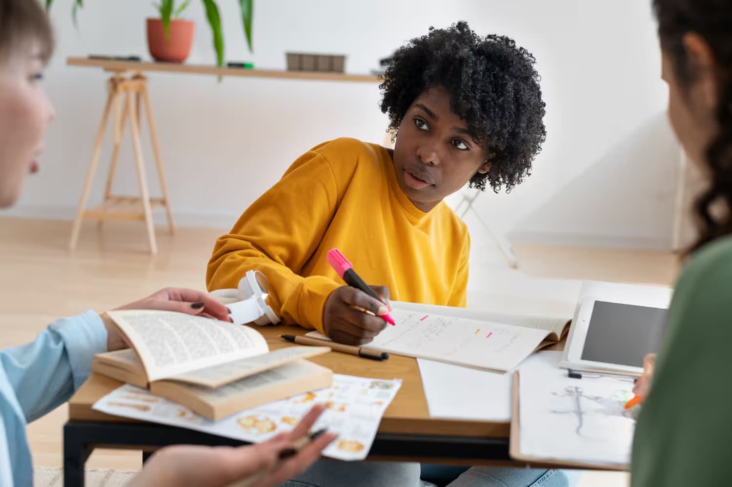 Teacher Assistant Resume Examples for 2026: 8 Real Samples That Landed Jobs