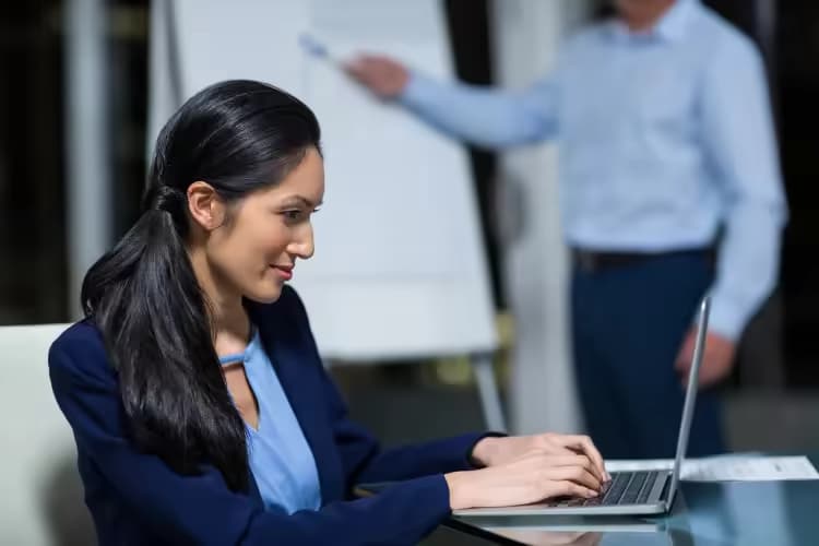 Navigating HR Trends in 2025 for Professionals