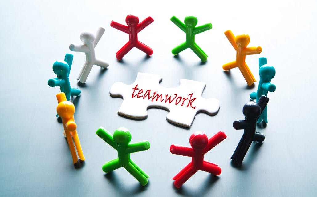 How to increase team work in the office 