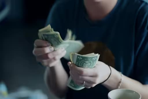 Pros and Cons of Merchant Cash Advance for Small Businesses